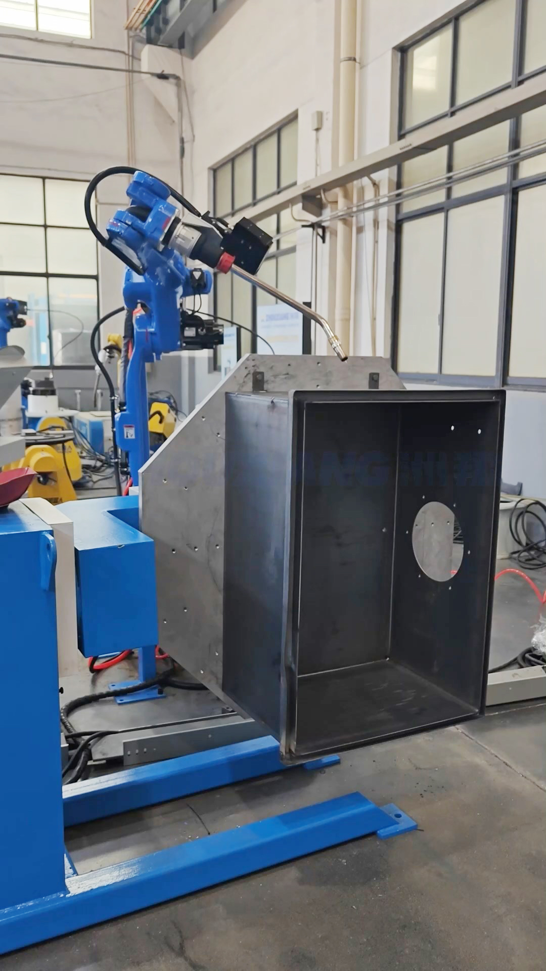 智能機(jī)器人變位機(jī)聯(lián)動(dòng)焊接